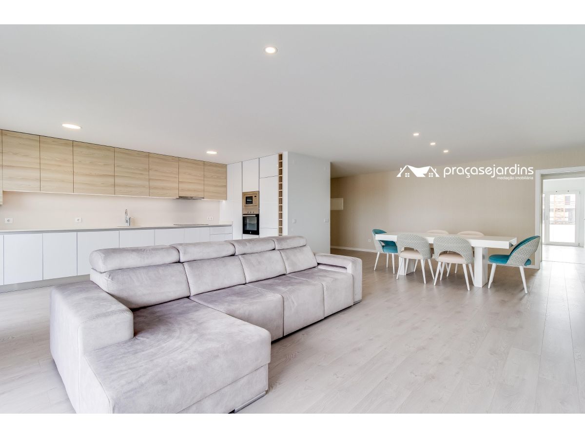 Apartamento T3 semi-novo