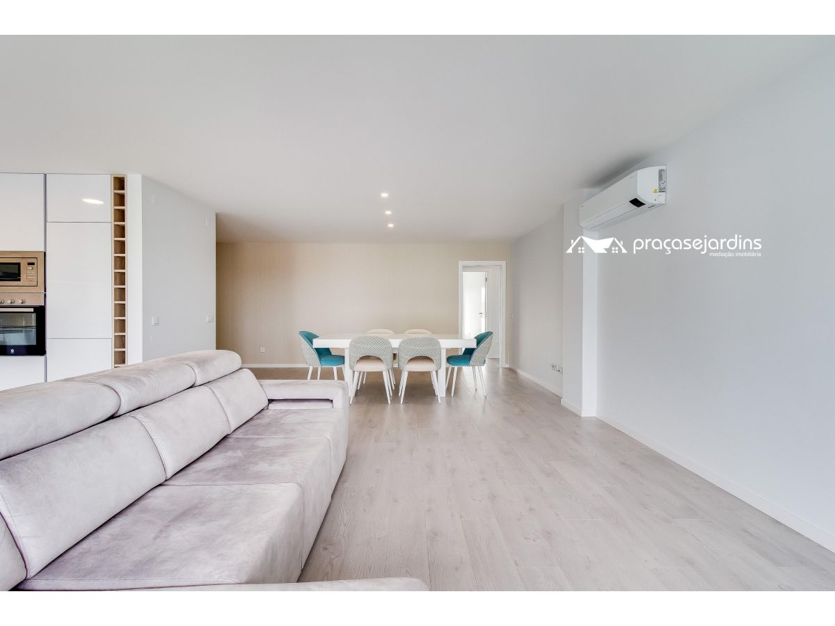 Apartamento T3 semi-novo