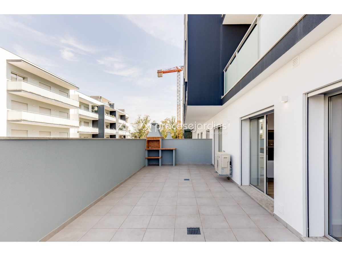 Apartamento T2 com Terraço e Box | Leiria