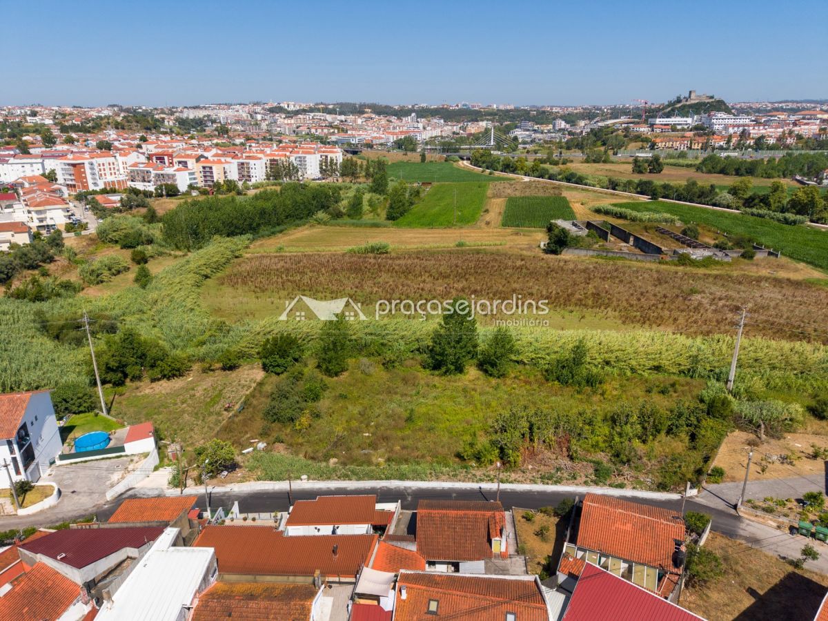 Terreno com 3.841m2