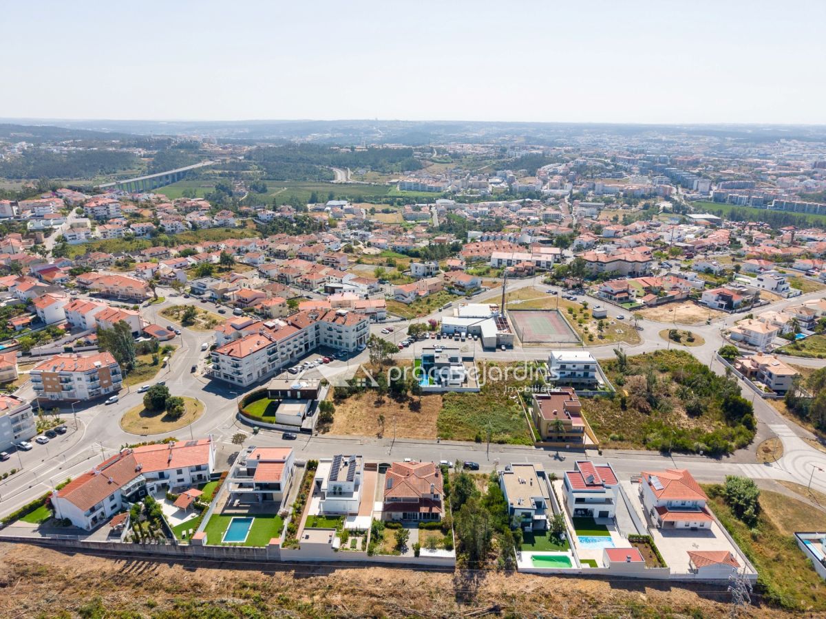 Lote de Terreno – Casal dos Matos