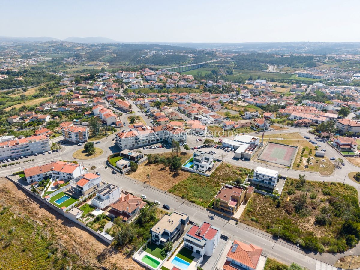 Lote de Terreno – Casal dos Matos