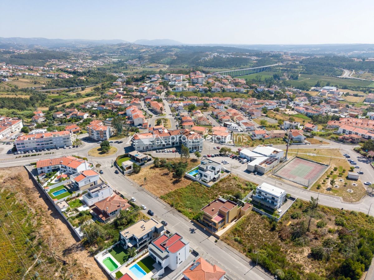 Lote de Terreno – Casal dos Matos