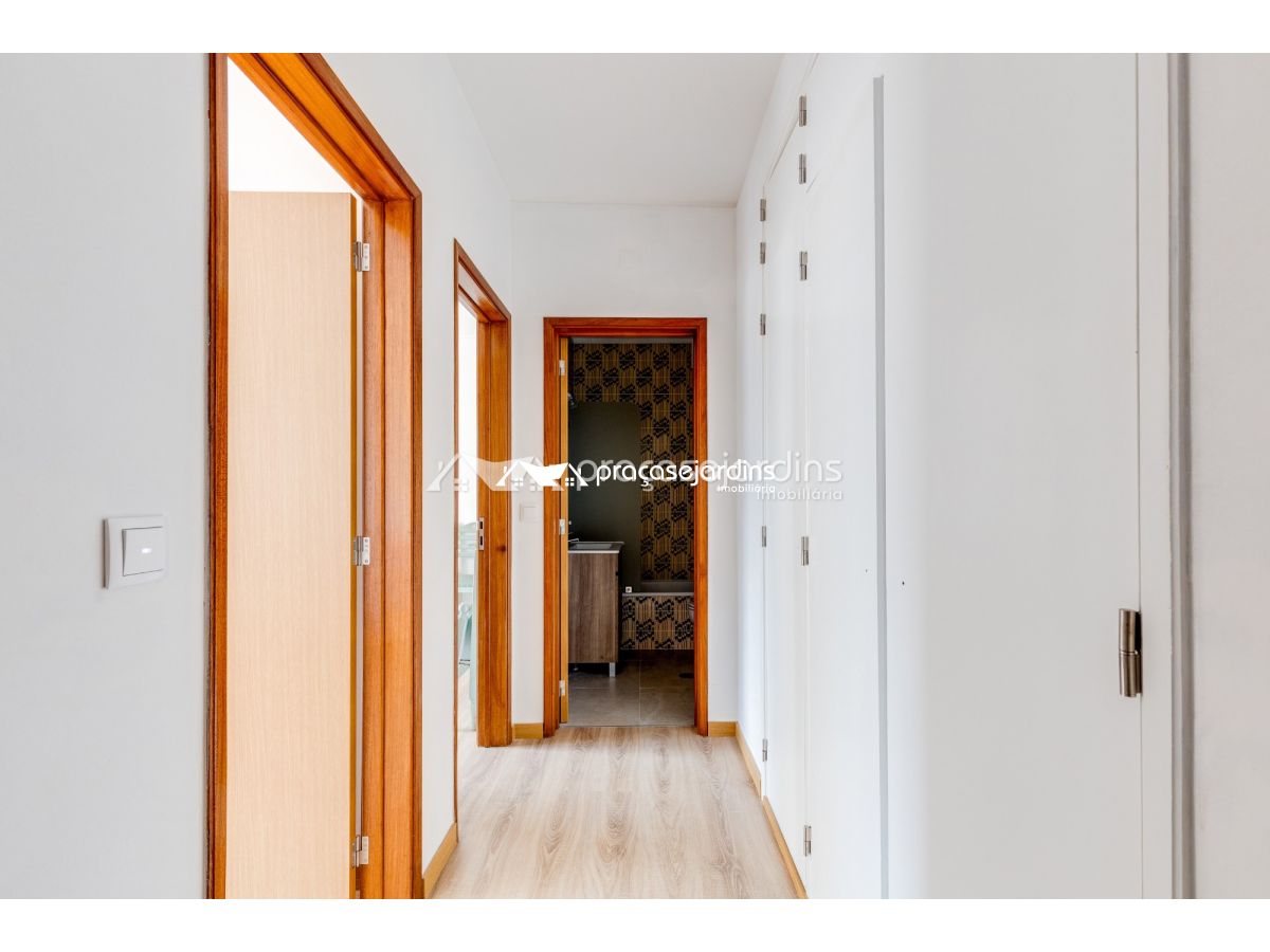 Apartamento T4 com terraço