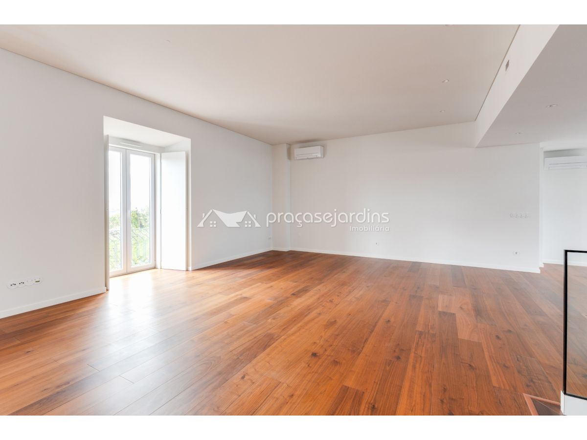 Apartamento T3+1 Duplex Novo  - Condomínio do Castelo