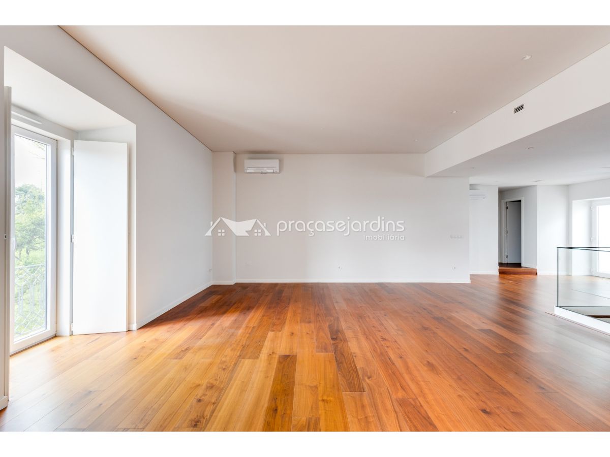 Apartamento T3+1 Duplex Novo  - Condomínio do Castelo