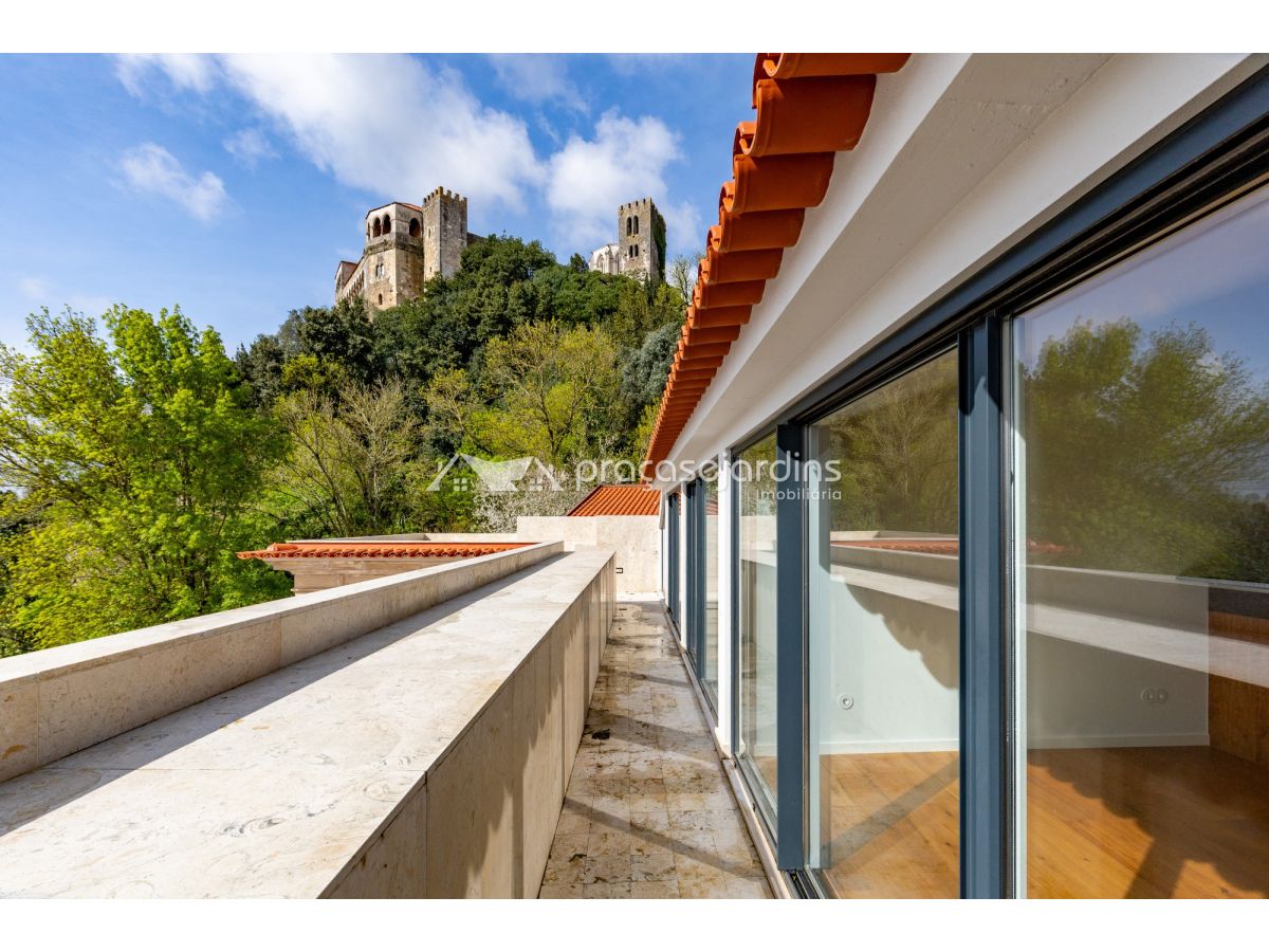 Apartamento T3 Novo - Condomínio do Castelo