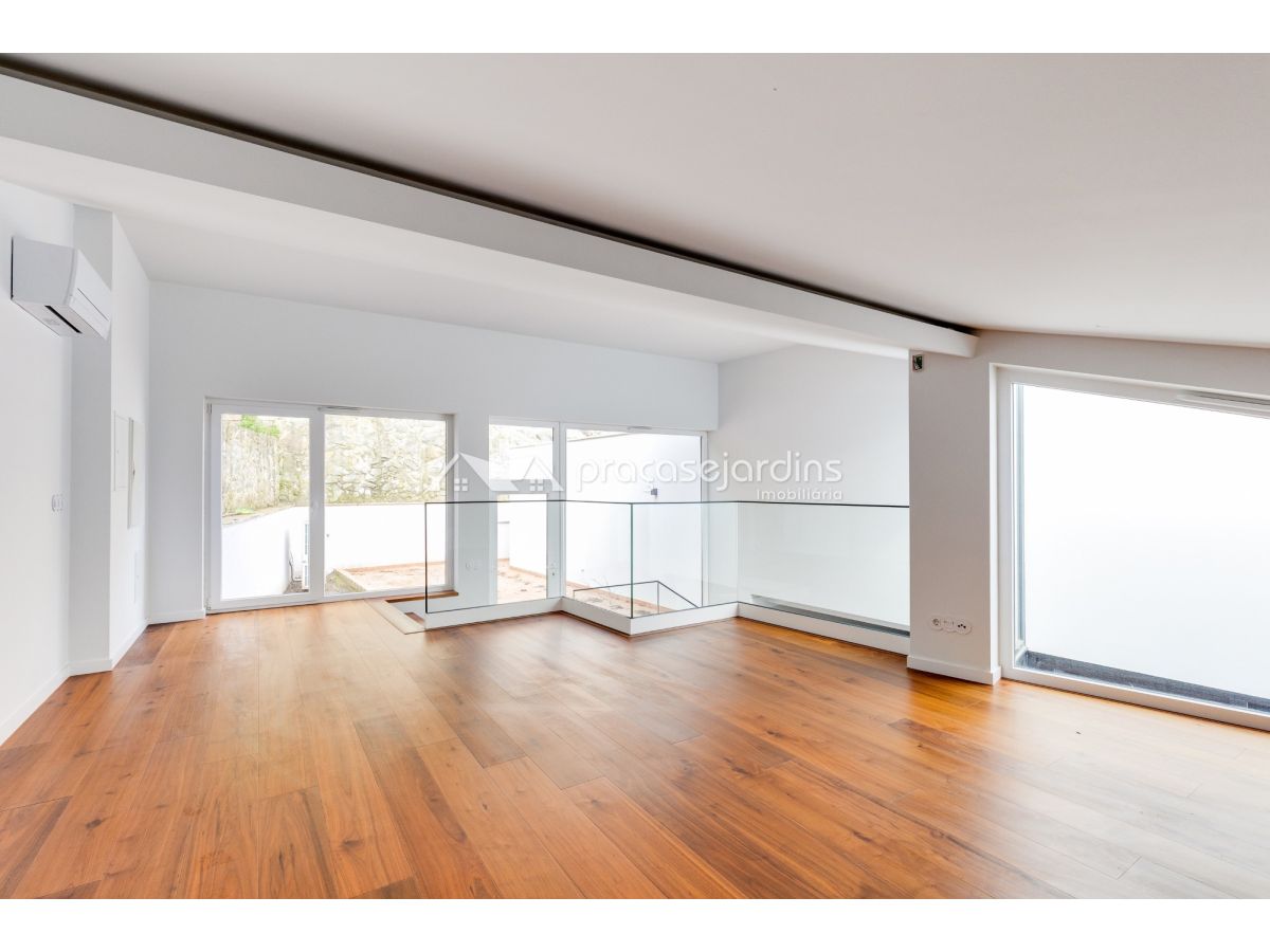 Apartamento T2+1 Duplex Novo - Condomínio do Castelo