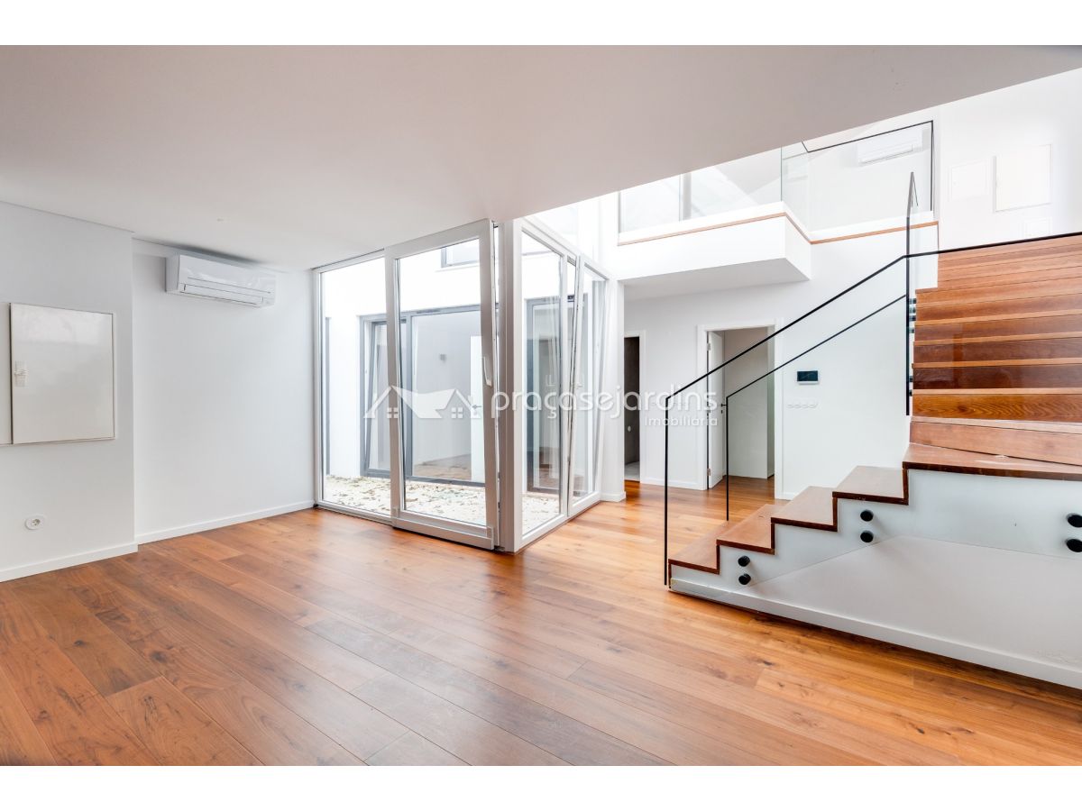Apartamento T2+1 Duplex Novo - Condomínio do Castelo
