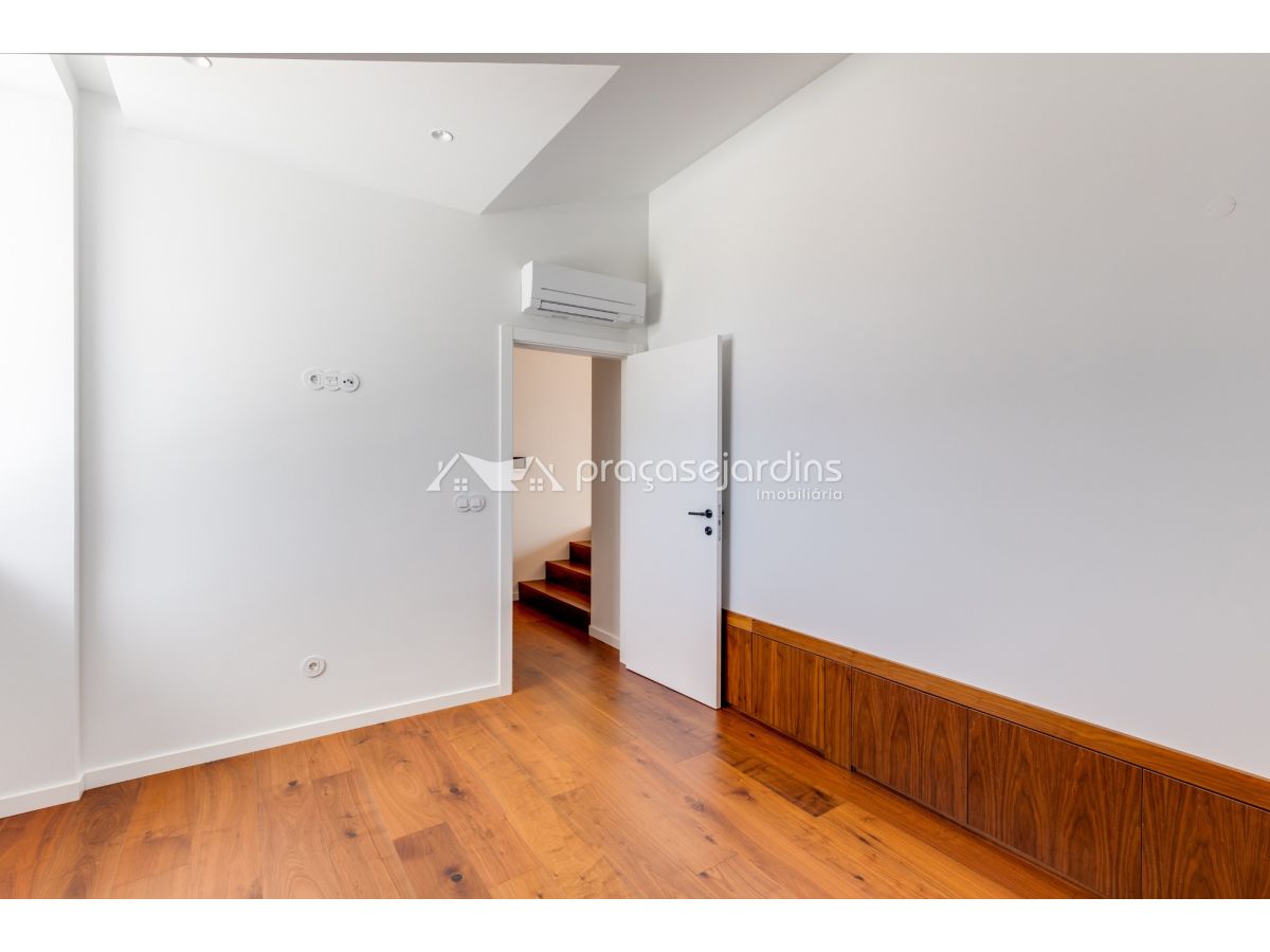Apartamento T2 Novo - Condomínio do Castelo